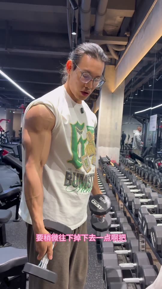 肩部跟练系列来啦 赶紧练起来吧 第 37 帧