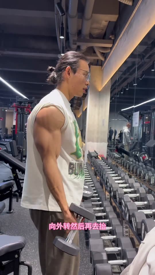肩部跟练系列来啦 赶紧练起来吧 第 39 帧