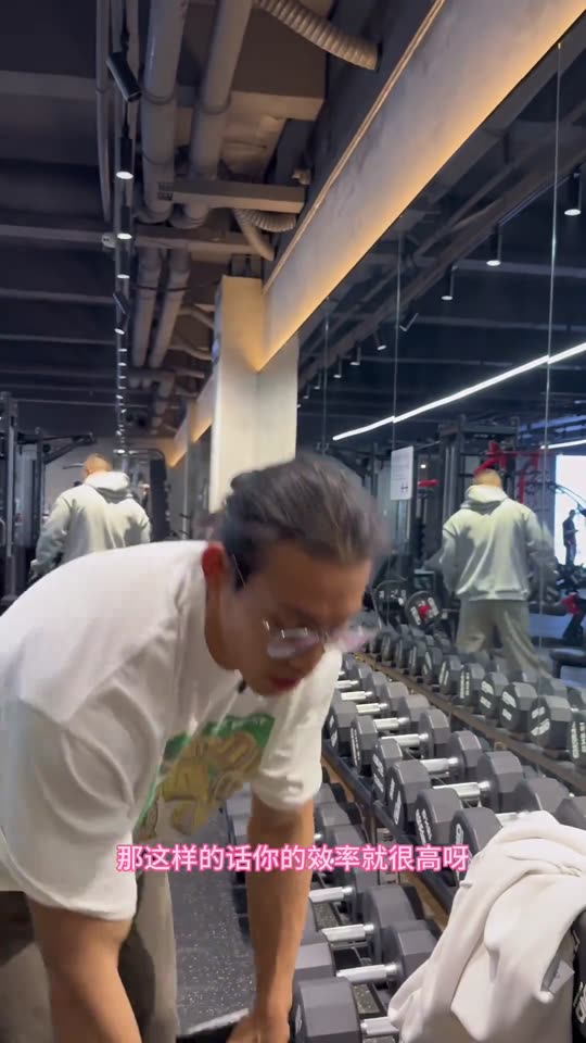 肩部跟练系列来啦 赶紧练起来吧 第 54 帧