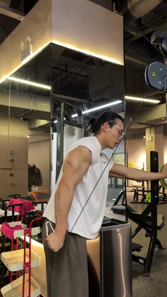 大家一直要的手臂训练跟练来啦 赶紧练… 第 24 帧