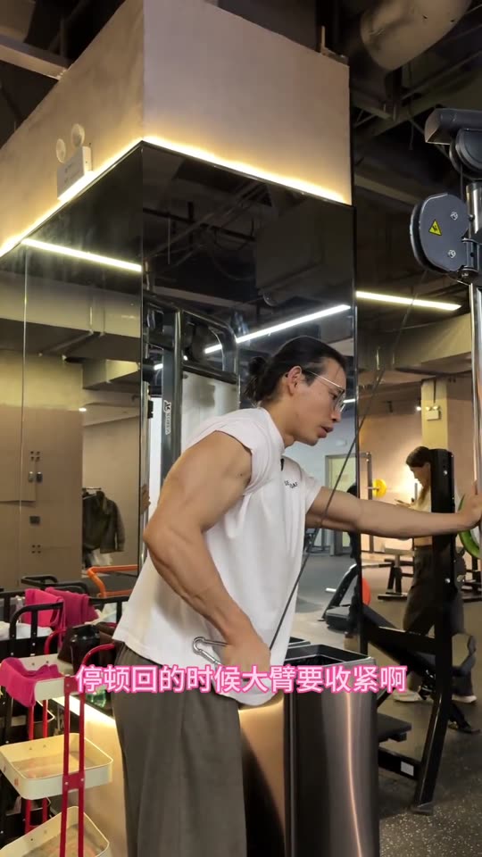 大家一直要的手臂训练跟练来啦 赶紧练… 第 25 帧