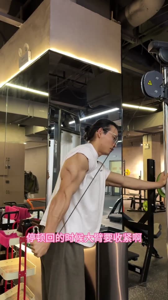 大家一直要的手臂训练跟练来啦 赶紧练… 第 26 帧