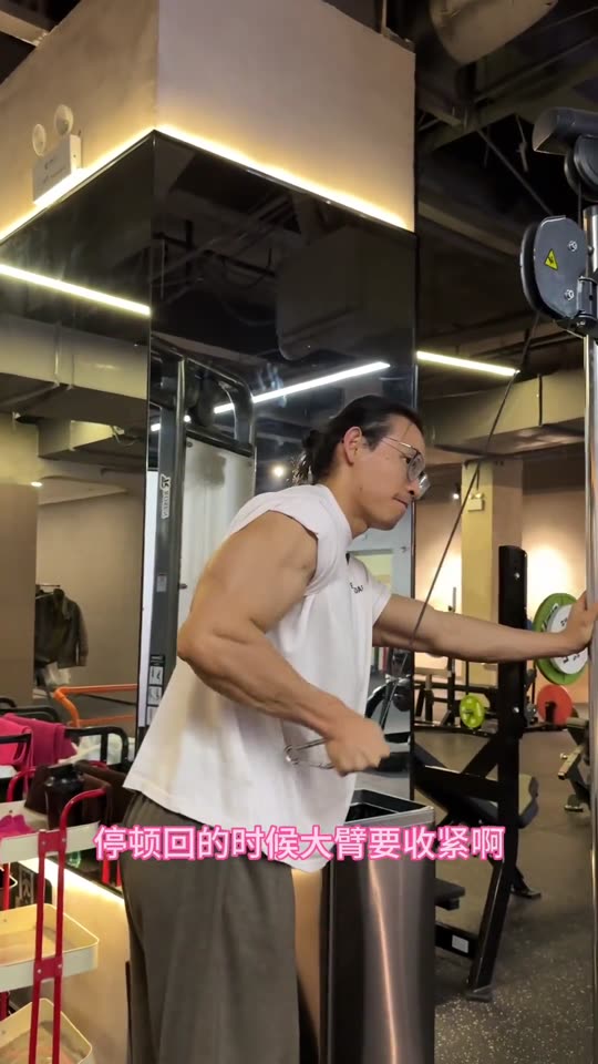大家一直要的手臂训练跟练来啦 赶紧练… 第 27 帧