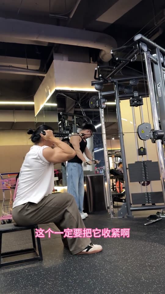 大家一直要的手臂训练跟练来啦 赶紧练… 第 69 帧