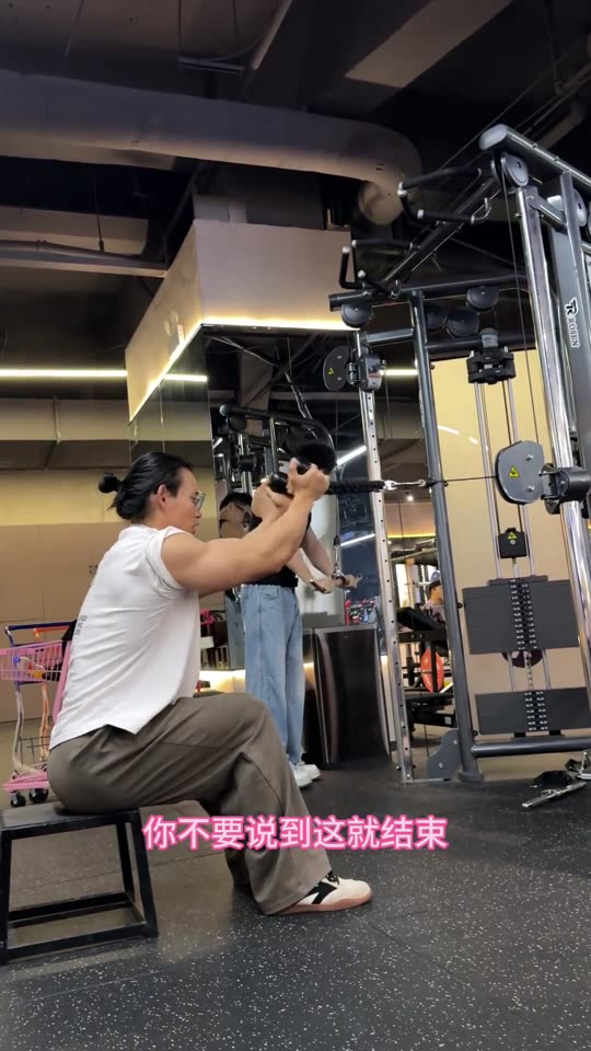 大家一直要的手臂训练跟练来啦 赶紧练… 第 70 帧