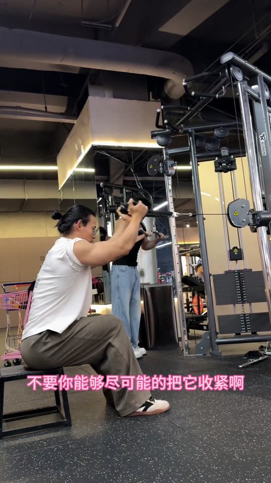 大家一直要的手臂训练跟练来啦 赶紧练… 第 72 帧