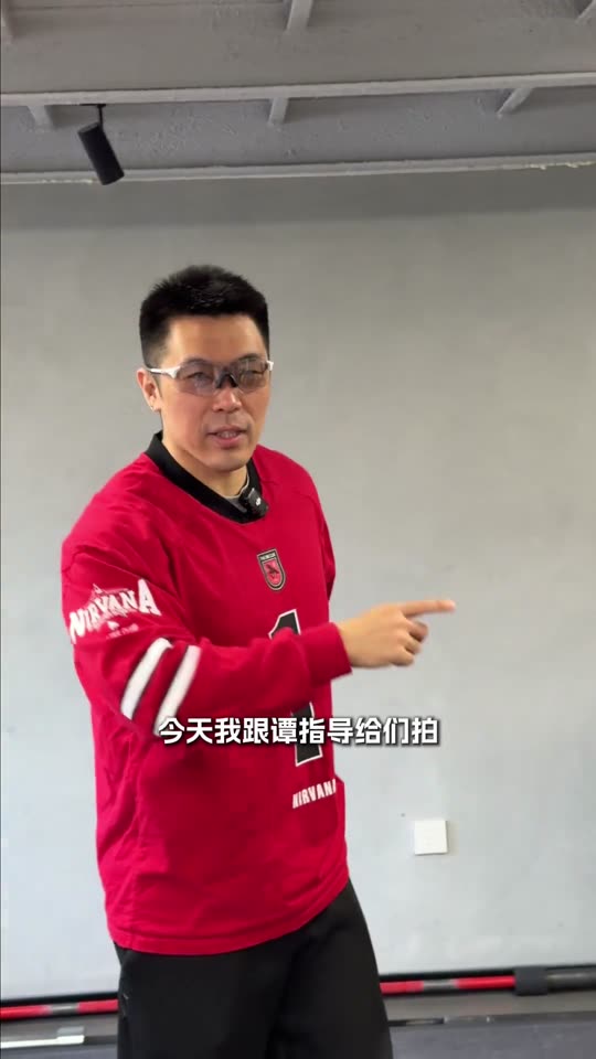 凯圣王 谭成义三分化 跟练腿股四头肌… 第 1 帧